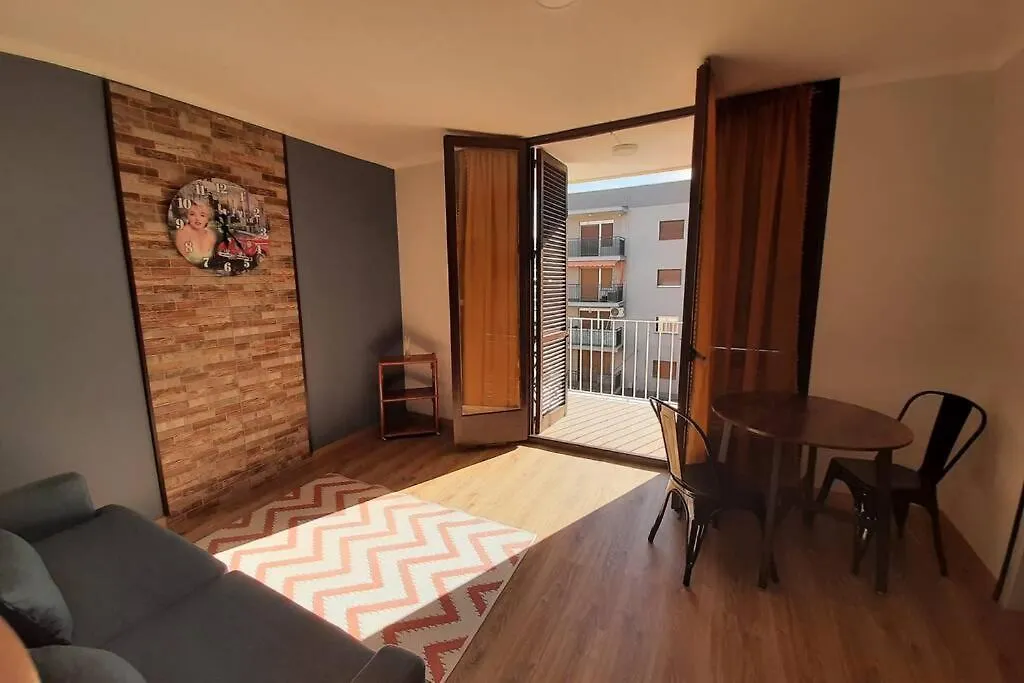 Salou Al Lado De Playa: Bonito Apartamento, Wifi Apartment